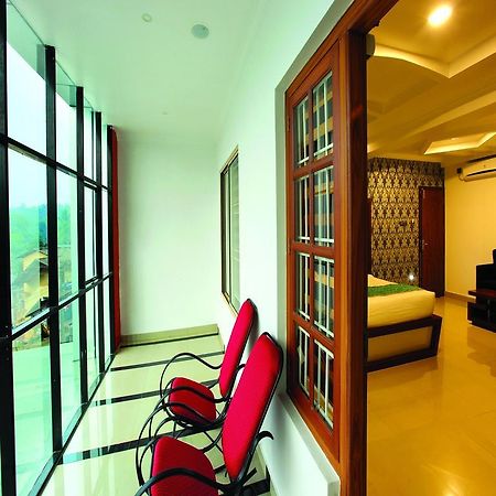 Holiday Hill Hotel & Suites Sultan Bathery Exterior foto