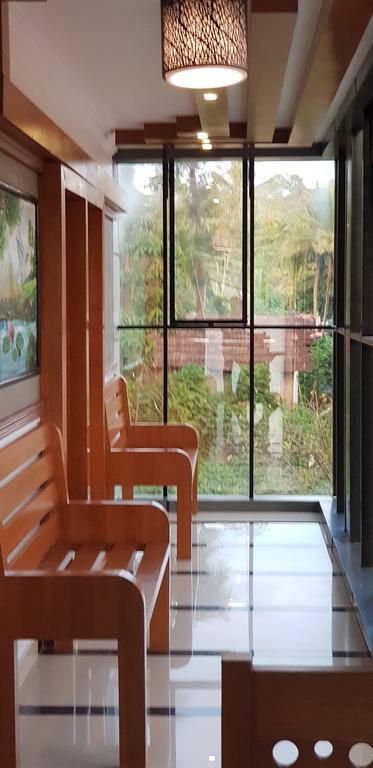 Holiday Hill Hotel & Suites Sultan Bathery Exterior foto